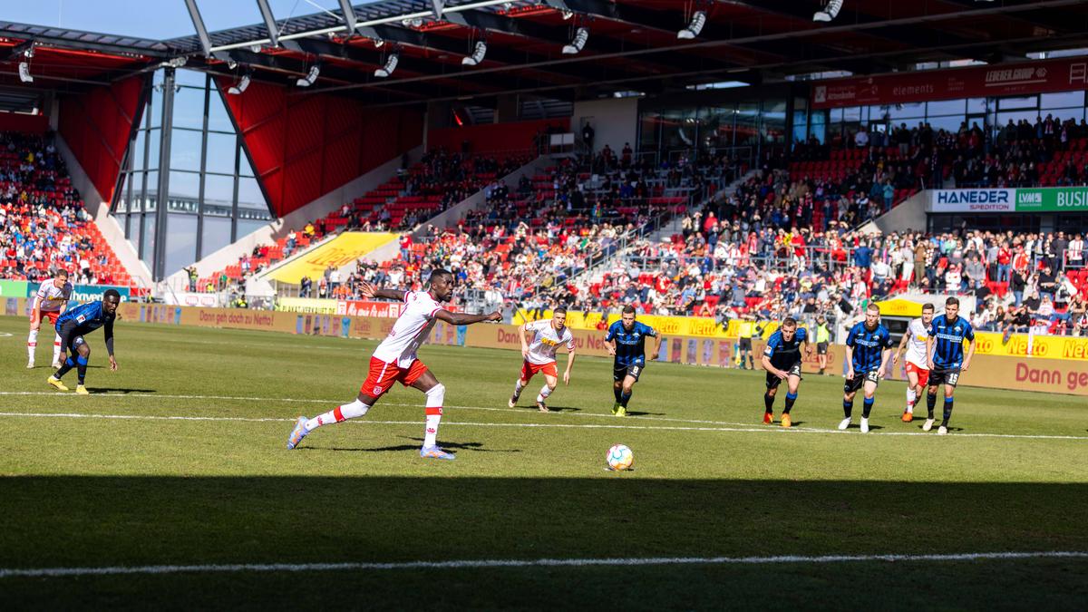 Jahn Regensburg traf vom Punkt zum Sieg
