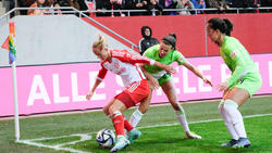 Sydney Lohmann (l.) gewann mit dem FC Bayern das Spitzenspiel