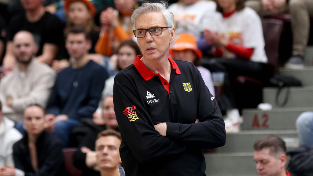 Gordon Herbert schaut bei den Fußballern in Herzogenaurach vorbei. Gordon Herbert schaut bei den Fußballern in Herzogenaurach vorbei.