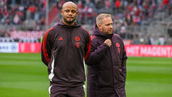 Aaron Danks (r.) ist für die Standards beim FC Bayern verantwortlich