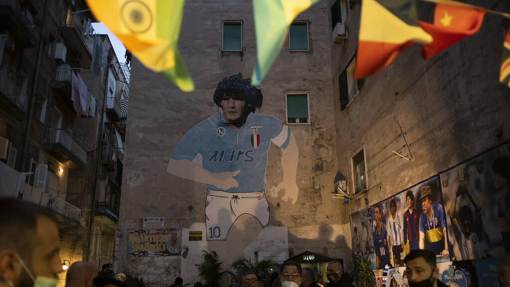 In Neapel wird Diego Maradona nahezu gottgleich verehrt In Neapel wird Diego Maradona nahezu gottgleich verehrt