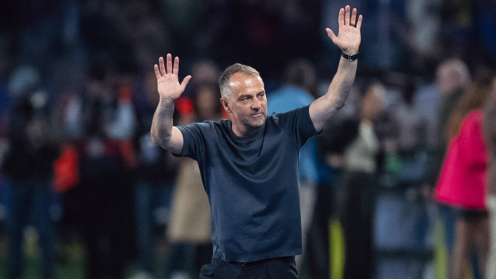 Hansi Flick bleibt dem FC Barcelona treu Hansi Flick bleibt dem FC Barcelona treu