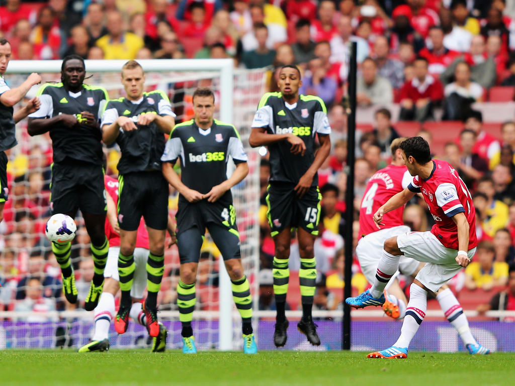 Mesut Özil tritt bei Arsenal bereits die Standardsituationen Mesut Özil tritt bei Arsenal bereits die Standardsituationen