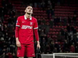 Hakim Ziyech baalt flink nadat FC Twente in de Eredivisie verloren heeft van Excelsior. (07-02-2015)