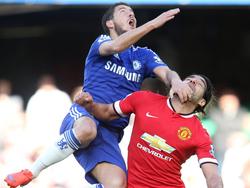 Hazard, autor del único gol, pugna con Falcao que volvía a la titularidad en Stamford Bridge. (Foto: Getty)