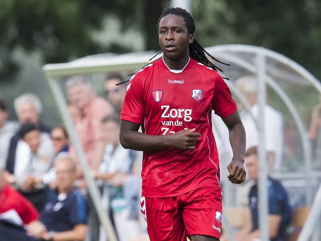 Tafari Moore maakt zijn opwachting in de oefenwedstrijd van Jong FC Utrecht tegen Jong sc Heerenveen. (25-07-2016)