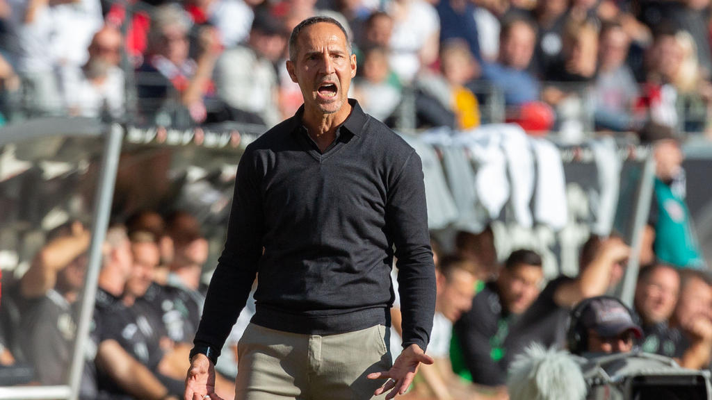 Eintracht-Coach Hütter freut sich über den dritten Sieg in der englischen Woche