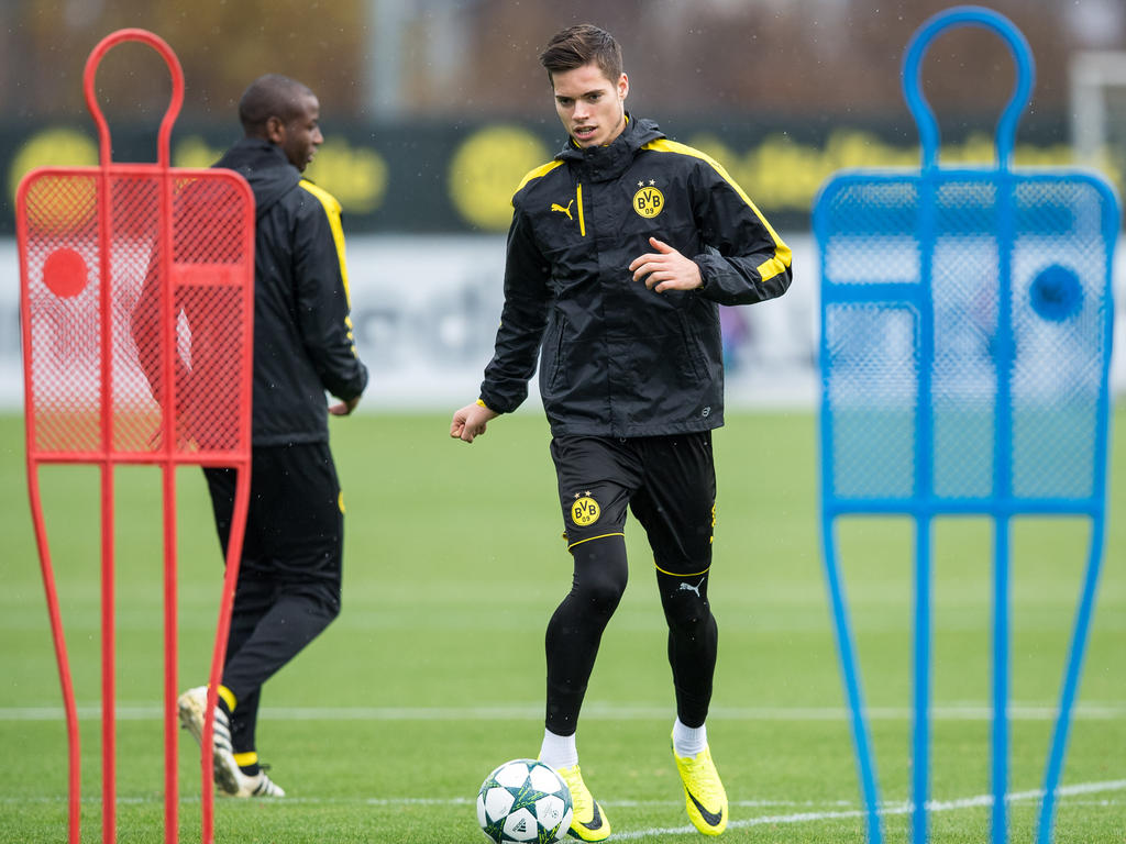 Julian Weigl wird wohl bei Borussia Dortmund verlängern Julian Weigl wird wohl bei Borussia Dortmund verlängern
