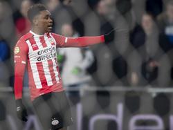 Steven Bergwijn kan juichen nadat hij heeft gescoord voor PSV tegen FC Utrecht. (12-02-2017)