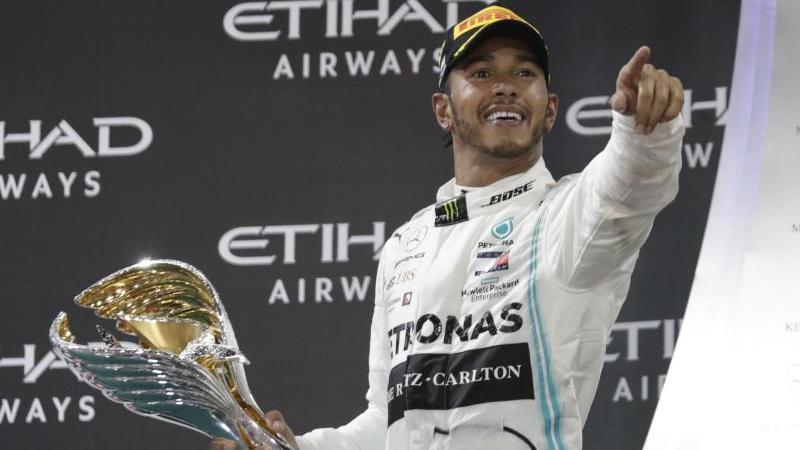 Lewis Hamilton schließt einen Wechsel zu Ferrari zumindest nicht aus Lewis Hamilton schließt einen Wechsel zu Ferrari zumindest nicht aus