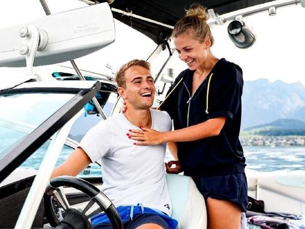 Nico Müller und Victoria Paschold: Das Paar erwartet im August Nachwuchs Nico Müller und Victoria Paschold: Das Paar erwartet im August Nachwuchs