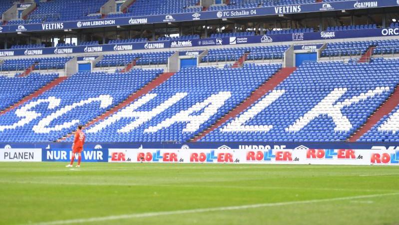 Noch ist unklar, ob das Spiel des FC Schalke gegen Werder Bremen vor Zuschauern ausgetragen wird Noch ist unklar, ob das Spiel des FC Schalke gegen Werder Bremen vor Zuschauern ausgetragen wird
