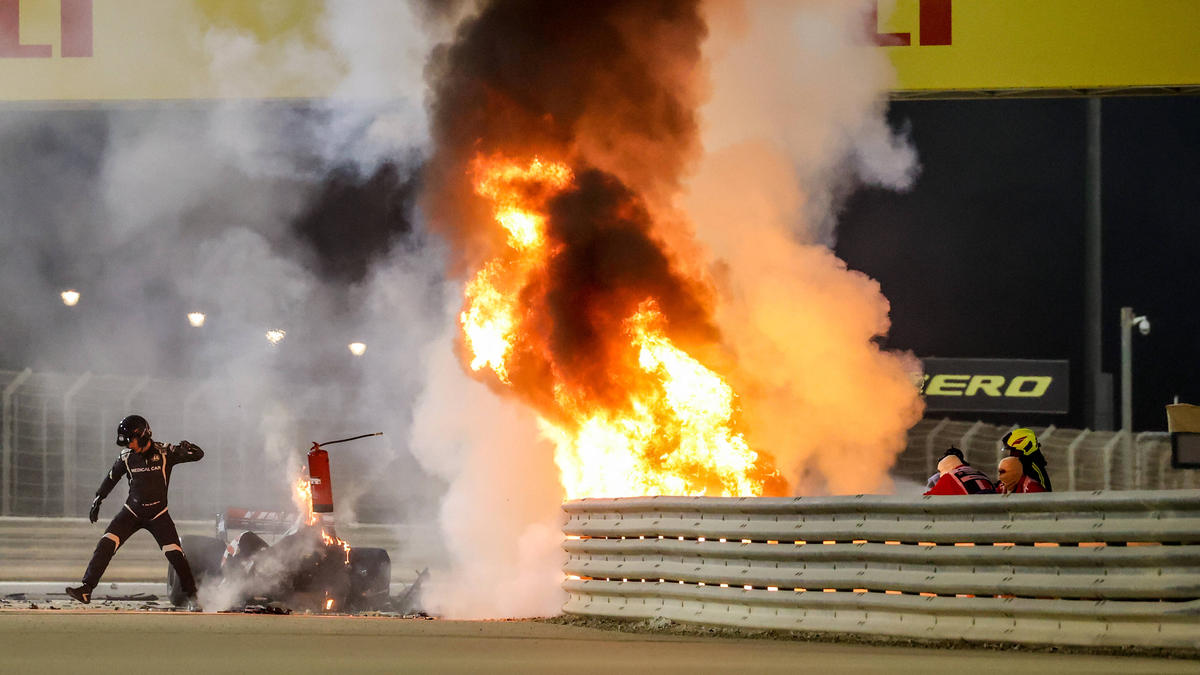 Grosjeans Auto ging in Bahrain in Flammen auf Grosjeans Auto ging in Bahrain in Flammen auf
