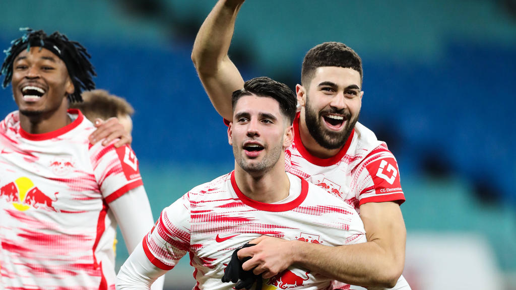 Dominik Szoboszlai (M.) wird RB Leipzig wohl in Richtung England verlassen Dominik Szoboszlai (M.) wird RB Leipzig wohl in Richtung England verlassen