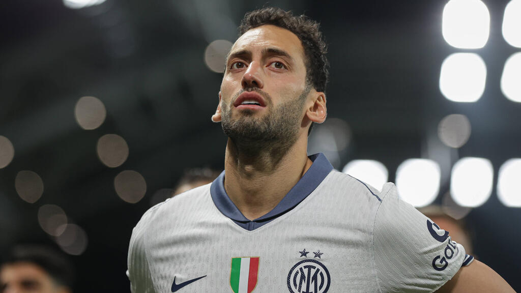 Hakan Calhanoglu stand angeblich beim FC Bayern auf dem Zettel Hakan Calhanoglu stand angeblich beim FC Bayern auf dem Zettel