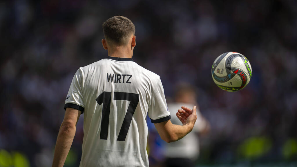 Florian Wirtz steht vor einem Wechsel von Bayer Leverkusen zum FC Liverpool Florian Wirtz steht vor einem Wechsel von Bayer Leverkusen zum FC Liverpool