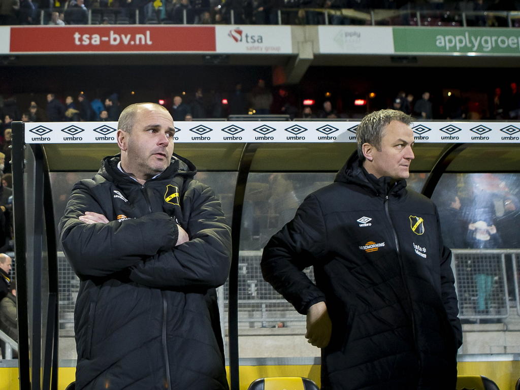 Teleurstelling bij NAC Breda-coach Eric Hellemons (L) en NAC Breda assistent-coach Rob Penders (R) na afloop van de wedstrijd tegen sc Heerenveen. (13-12-2014)