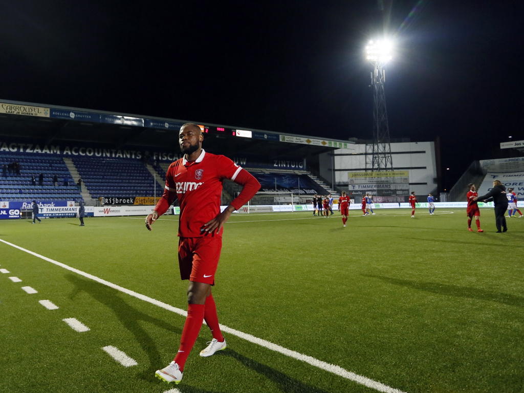 Alvin Daniëls loopt na de wedstrijd FC Den Bosch - Jong FC Twente teleurgesteld van het veld in Brabant. (13-03-2015)