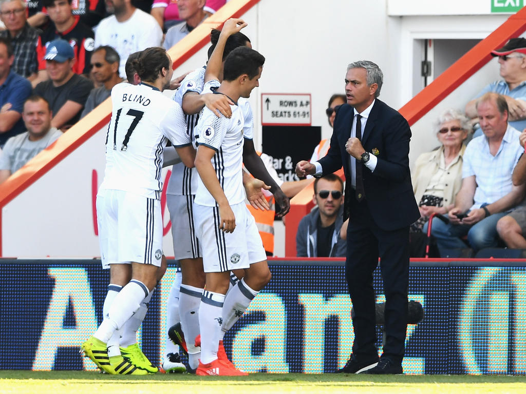 ManU-Trainer José Mourinho feiert das Tor von Zlatan Ibrahimović gegen Bournemouth
