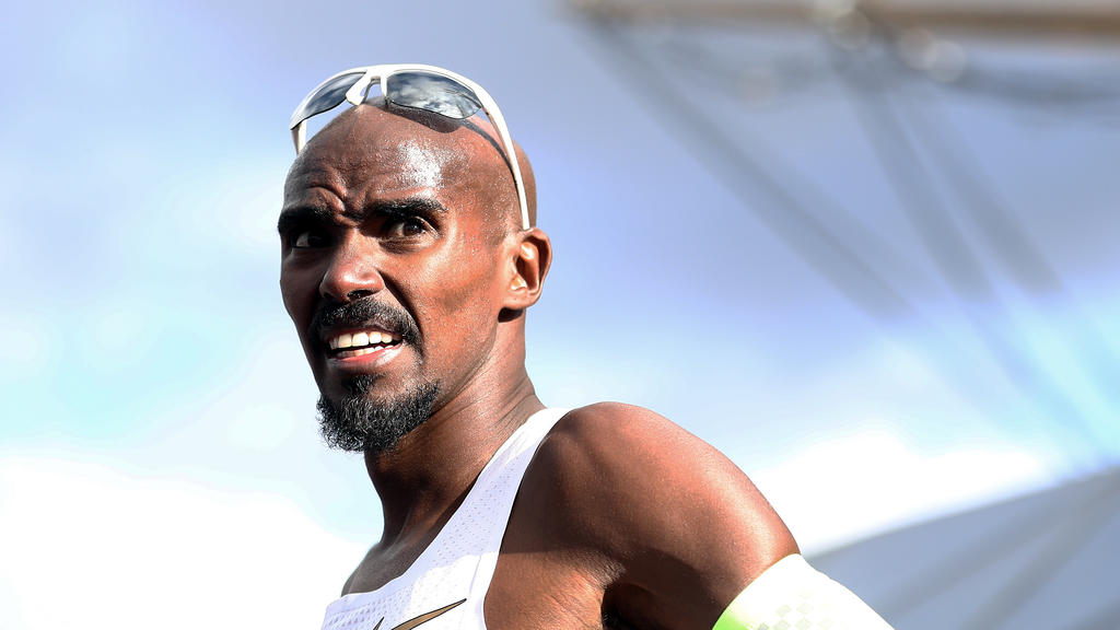 Mo Farah befindet sich mit Haile Gebrselassie im Clinch Mo Farah befindet sich mit Haile Gebrselassie im Clinch