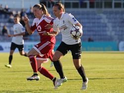 Lisa Karl (vorn) hat beim SC Freiburg verlängert