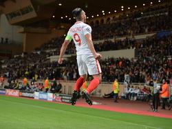 AS Monaco maakt korte metten met Borussia Dortmund en komt snel op 2-0. Niet Kylian Mbappé, maar een andere topspits van de Fransen scoort: Radamel Falcao. (19-04-2017)