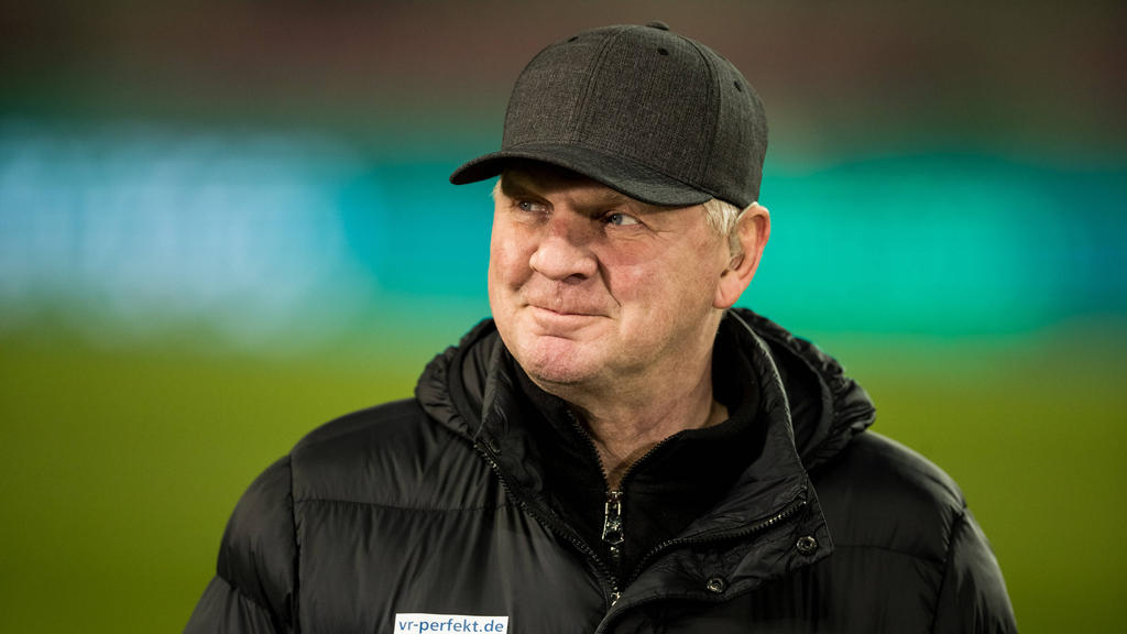 Stefan Effenberg sieht bei FC Bayern und BVB Handlungsbedarf Stefan Effenberg sieht bei FC Bayern und BVB Handlungsbedarf