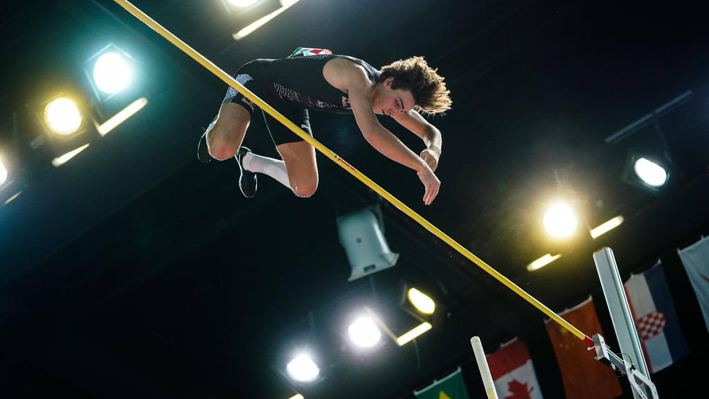 Der Schwede Armand Duplantis hat den Stabhochsprung-Weltrekord in der Halle auf 6,17 Meter verbessert Der Schwede Armand Duplantis hat den Stabhochsprung-Weltrekord in der Halle auf 6,17 Meter verbessert