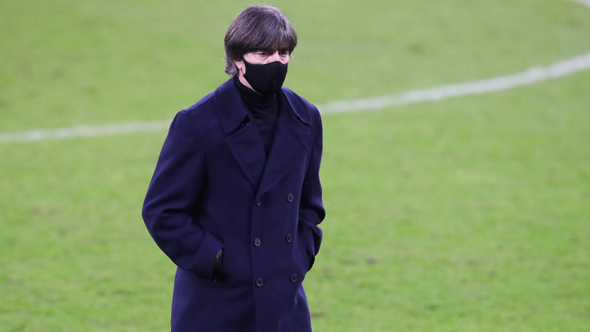 Behält Löw seinen Job beim DFB? Behält Löw seinen Job beim DFB?