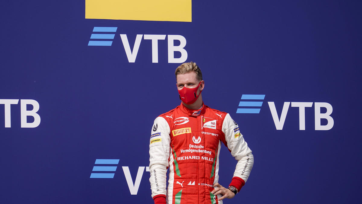 Mick Schumacher gewinnt die Formel-2-Meisterschaft Mick Schumacher gewinnt die Formel-2-Meisterschaft