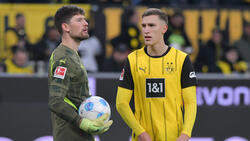 BVB-Keeper Gregor Kobel (l.) ist angeblich Thema bei Manchester United