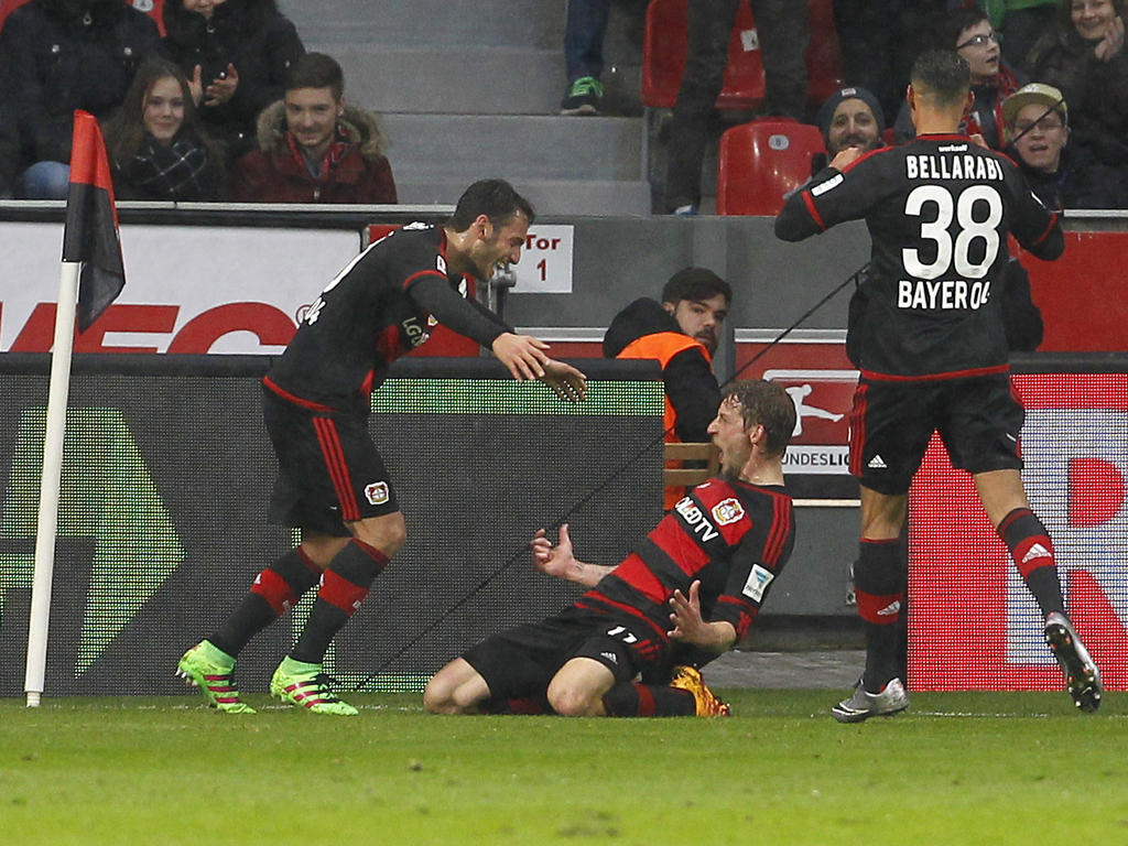 Bayer Leverkusens Stefan Kießling feiert seinen Führungstreffer