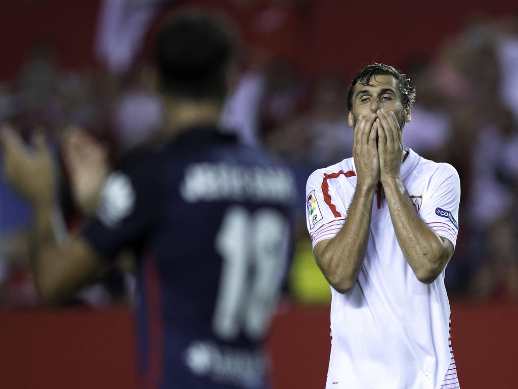 Fernando Llorente se estrenó con derrota en el Sevilla frente al Atlético de Madrid. (Foto: Getty)