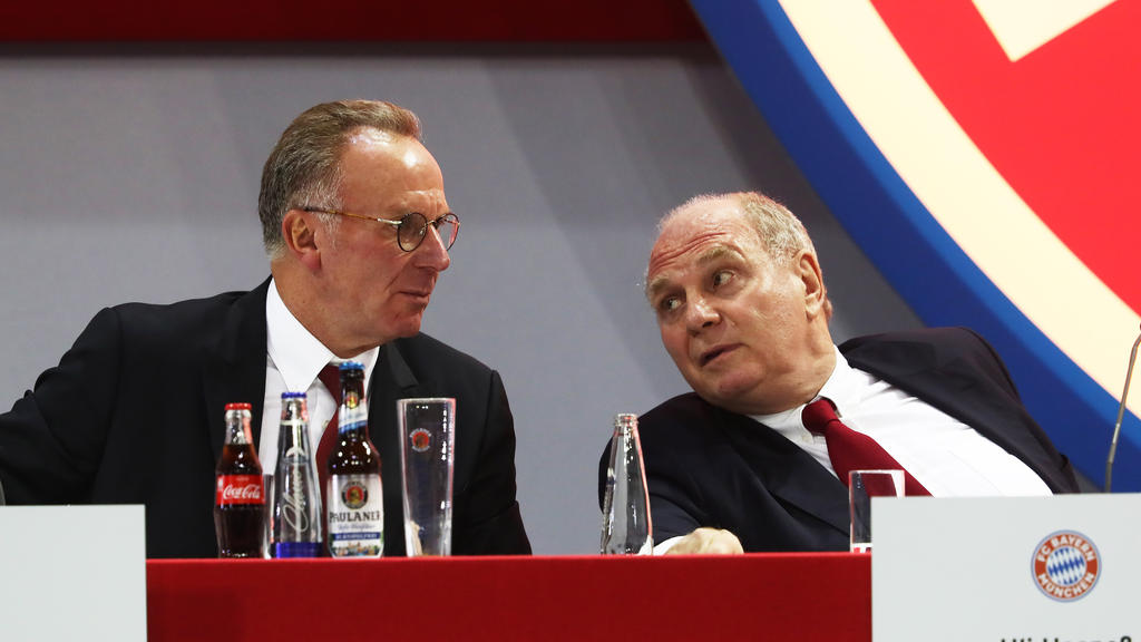 Karl-Heinz-Rummenigge und Uli Hoeneß werden für ihre Transferpolitik kritisiert