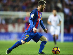 Lionel Messi hat links jetzt einen schwarzen "Stützstrumpf" tätowiert