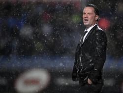 Stijn Vreven, trainer van Waasland-Beveren, houdt geen droog pak over aan de uitwedstrijd bij KVC Westerlo. (01-10-2016)