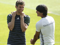 Thomas Müller (l.) ist und bleibt eine feste Größe in der Nationalmannschaft