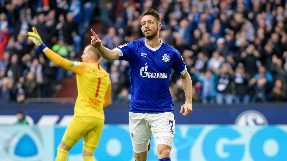 Mark Uth stürmt für den FC Schalke 04 Mark Uth stürmt für den FC Schalke 04