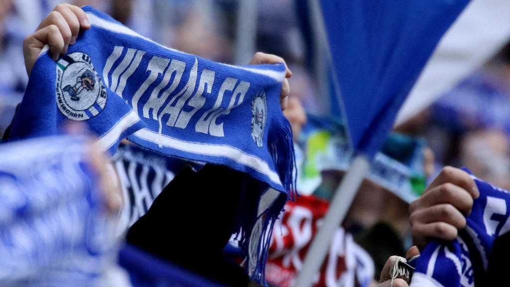 Fans des FC Schalke 04 haben sich in der Corona-Krise einen besonderen Lieferservice ausgedacht