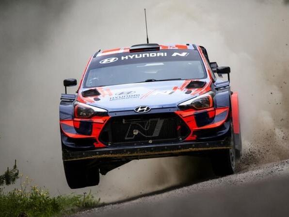 Thierry Neuville feierte beim Test seinen 32. Geburtstag Thierry Neuville feierte beim Test seinen 32. Geburtstag