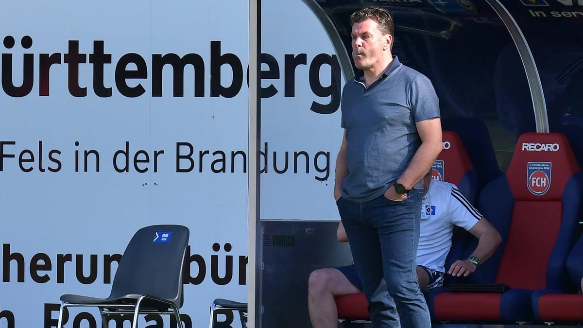 Dieter Hecking ameaça perder a promoção com o HSV