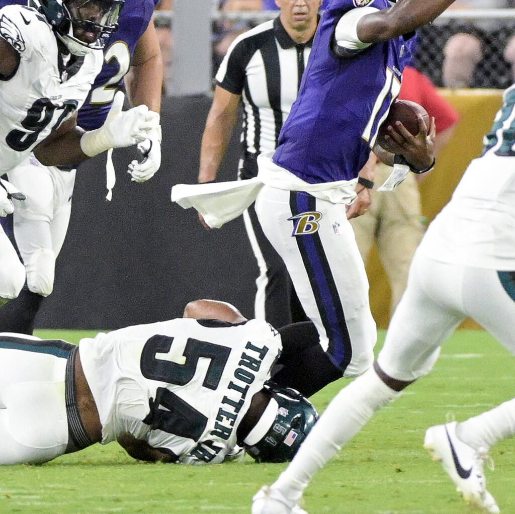 Winner: Jeremiah Trotter Jr. - Linebacker, Eagles