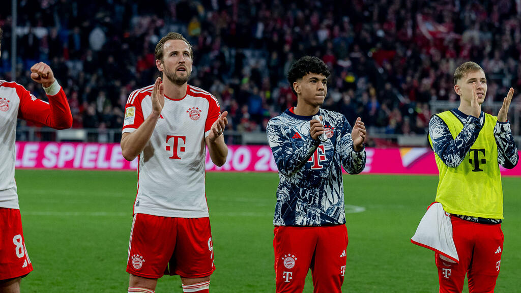Adam Aznou (r.) kehrt zum FC Bayern zurück Adam Aznou (r.) kehrt zum FC Bayern zurück