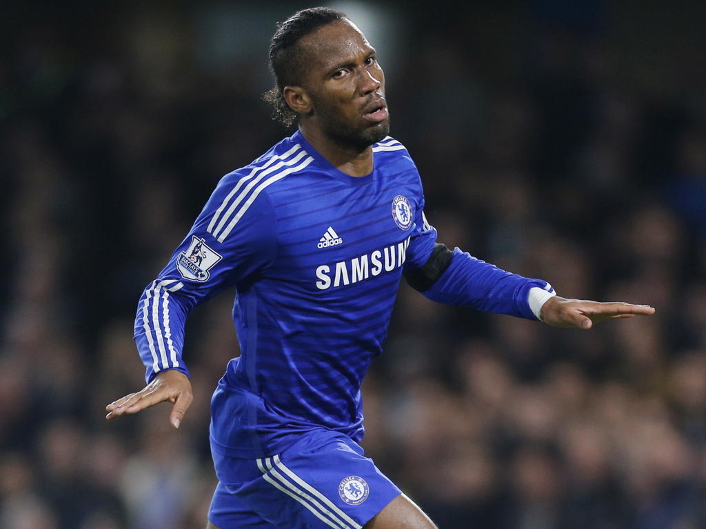 Didier Drogba van Chelsea viert zijn doelpunt tegen Tottenham Hotspur. (03-12-2014)