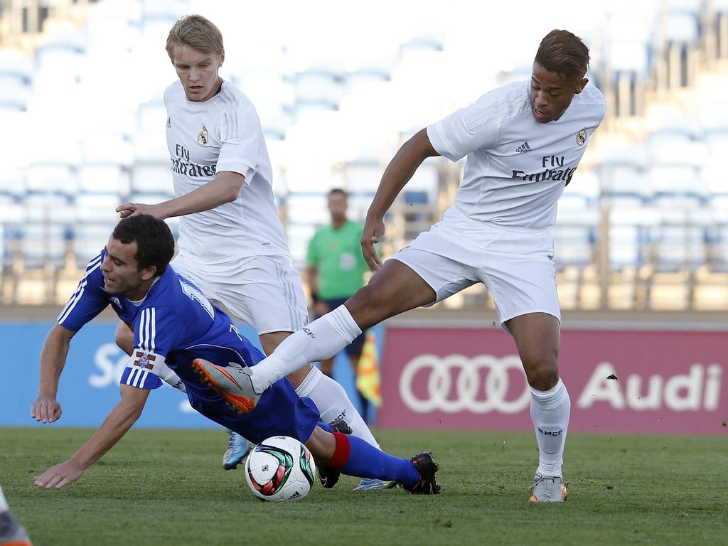 Los hombres de Zidane no pasaron del empate a uno en casa contra el Amorebieta. (Foto: Imago)