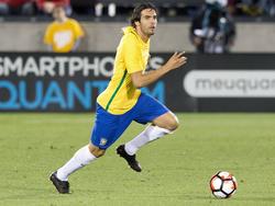 Kaká heeft balbezit tijdens het oefenduel Panama - Brazilië (30-05-2016).
