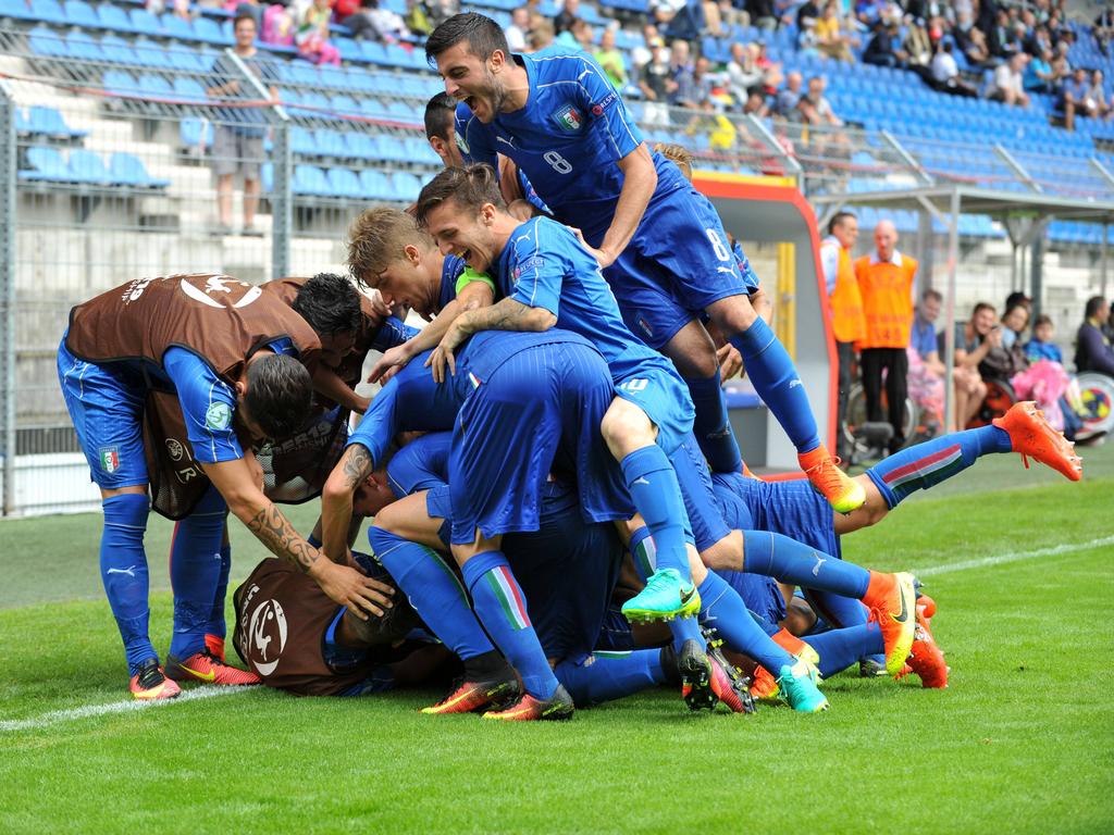 Die italienischen U19-Spieler feiern den Finaleinzug