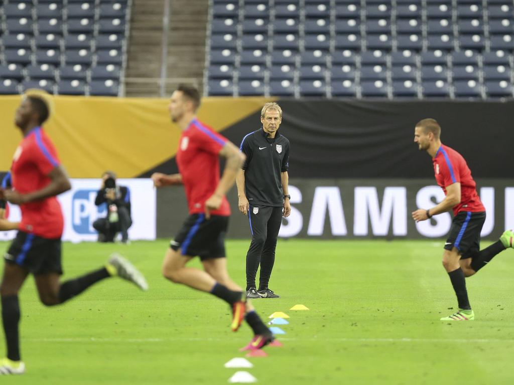Klinsmann (hinten) und seine US-Boys spielen gegen Kuba