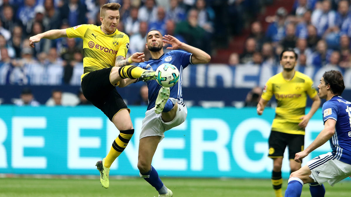 Im Derby zwischen dem FC Schalke und dem BVB geht es traditionell hoch her Im Derby zwischen dem FC Schalke und dem BVB geht es traditionell hoch her
