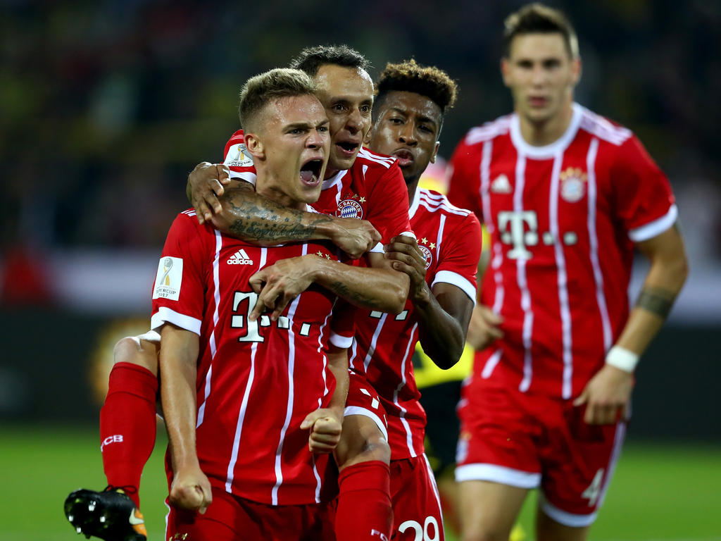Die Bayern-Stars bejubeln den späten Ausgleich von Joshua Kimmich